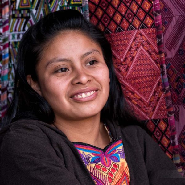 Portrait d'une vendeuse sur le marché de Chichicastenango