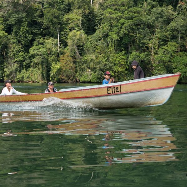 Transport en bateau sur le Rio Dulce
