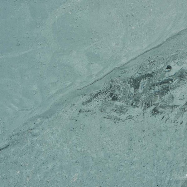 Bloc de glace sur la plage de sable noir de Jökulsárlón
