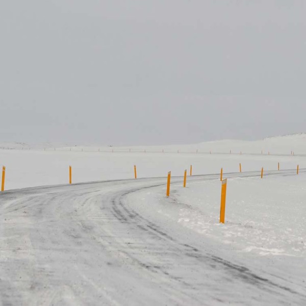 Au petit matin, la route 1 à l'est de l'Islande entre Myvatn et Egilsstadir