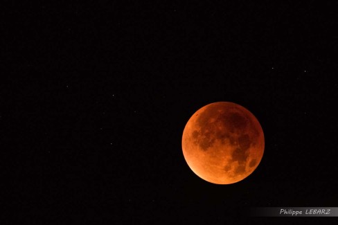 Magnifique spectacle offert par l'ombre de la Terre sur la Lune