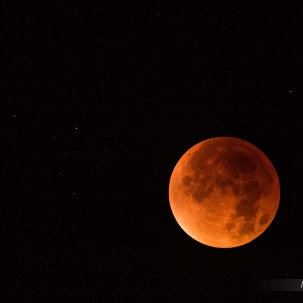 Magnifique spectacle offert par l'ombre de la Terre sur la Lune