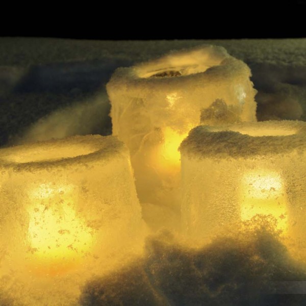 Spectacle unique de lumière entourée de glace - Festival des Lanternes